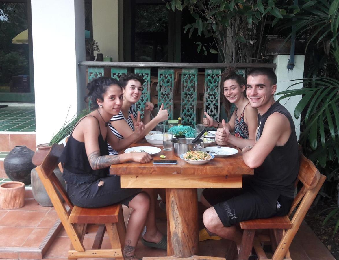 Plus Hostel Ayutthaya Eksteriør bilde