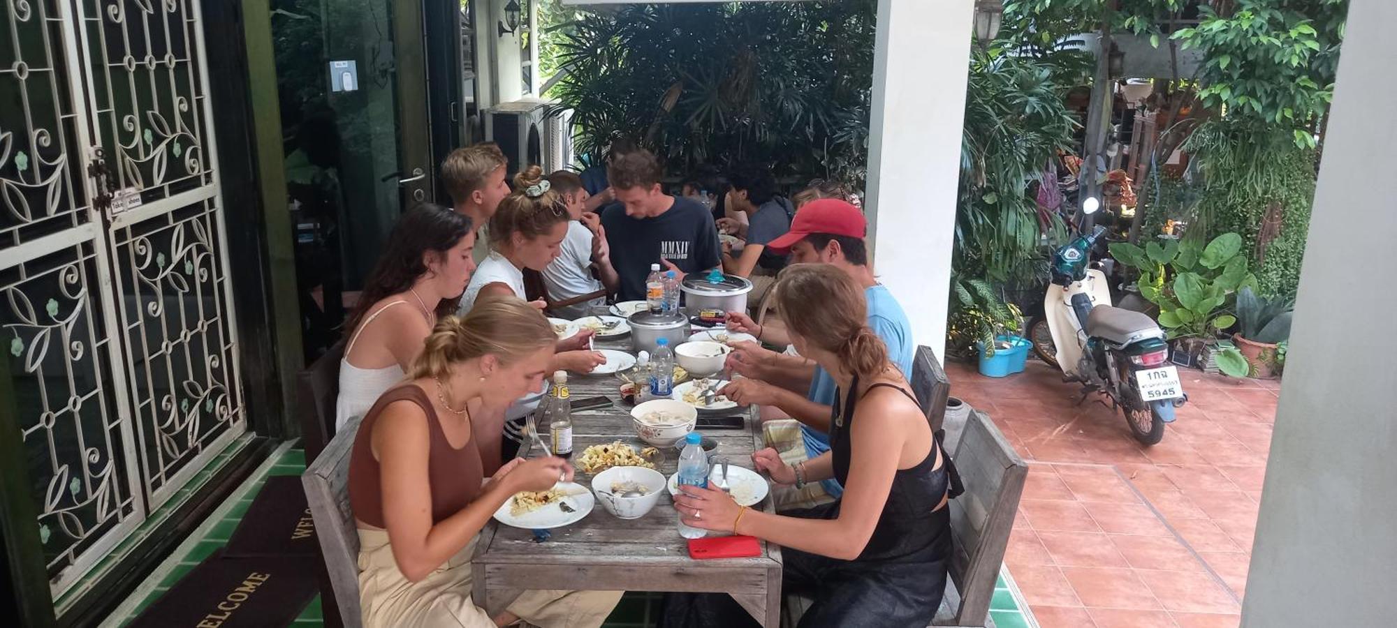 Plus Hostel Ayutthaya Eksteriør bilde
