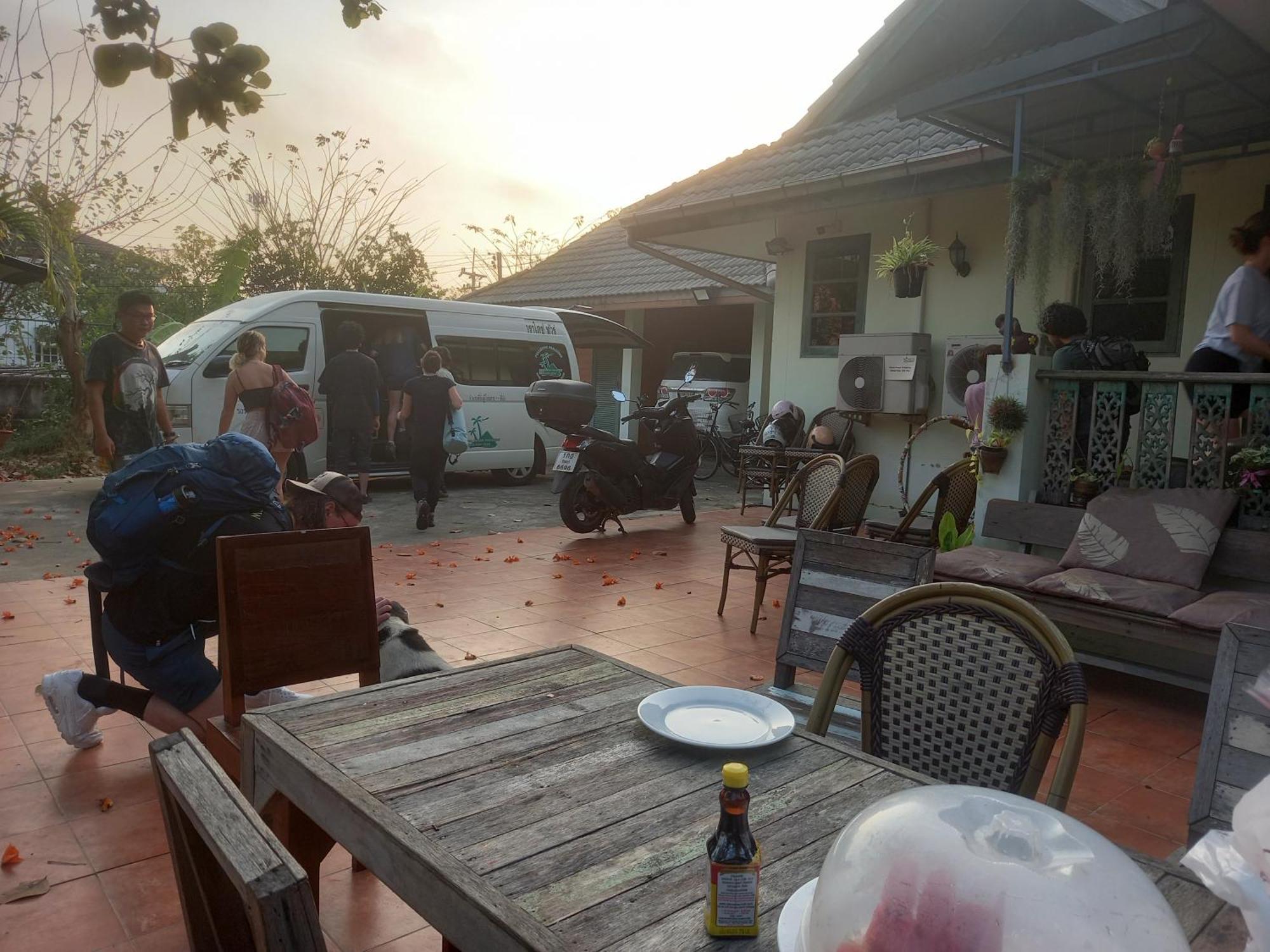 Plus Hostel Ayutthaya Eksteriør bilde