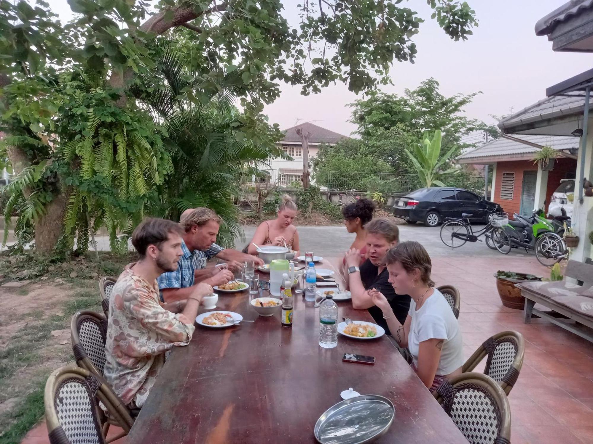 Plus Hostel Ayutthaya Eksteriør bilde