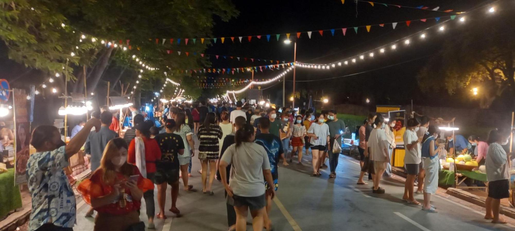 Plus Hostel Ayutthaya Eksteriør bilde
