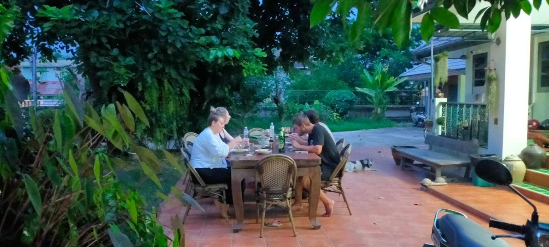 Plus Hostel Ayutthaya Eksteriør bilde